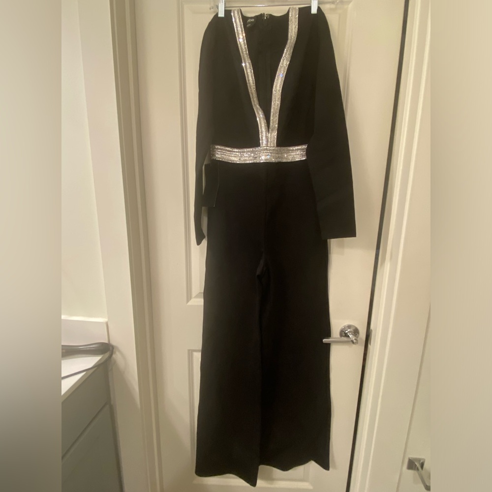 Bebe black v-cut long sleeve jumpsuit
Never worn 
Wide leg